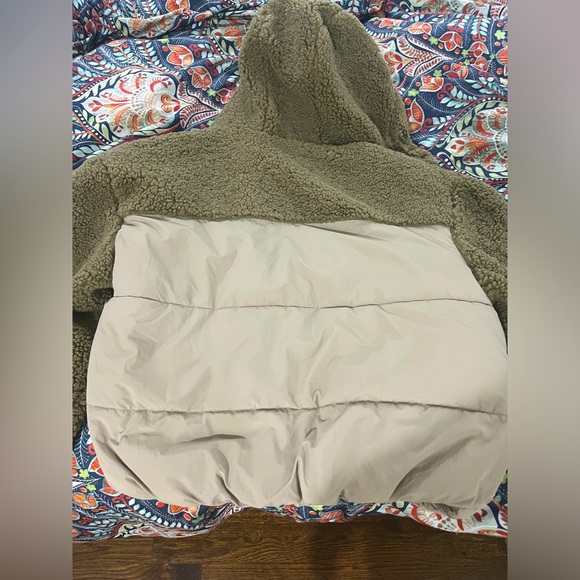 NWOT Zara Teddy & Puffer Jacket. Size Medium - Picture 7 of 7